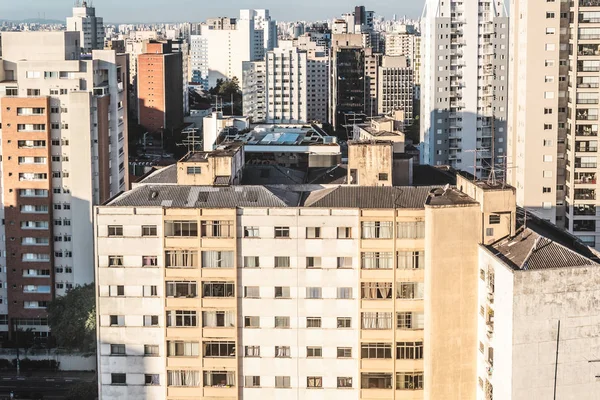 Здания рядом с проспектом Паулиста, в Сан-Паулу, Бразилия (Бразилия) ) — стоковое фото