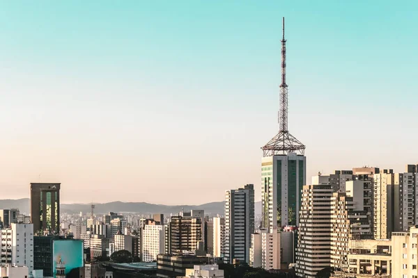 Edifícios perto da Avenida Paulista, em São Paulo, Brasil (Brasil ) — Fotografia de Stock