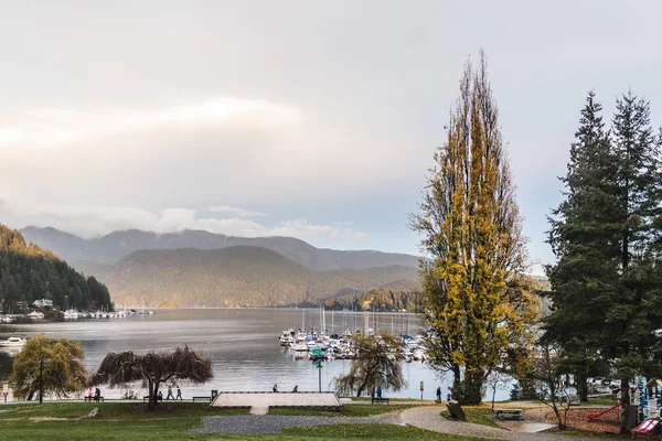 Deep Cove в Северном Ванкувере, Британская Колумбия, Канада — стоковое фото