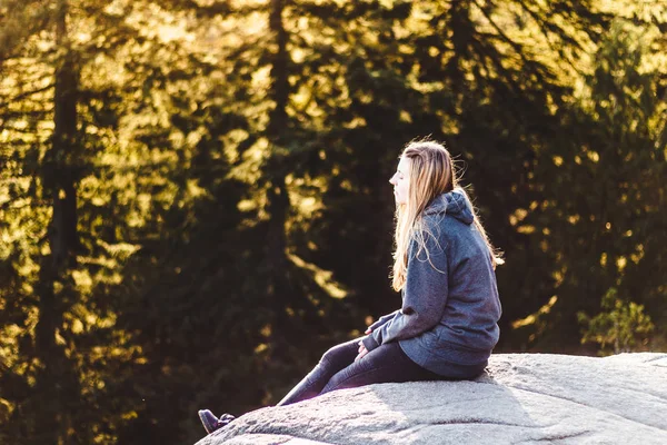 Kız üstüne taş ocağı Rock Kuzey Vancouver, Bc, Kanada