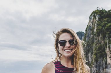 Kız Tayland Phi Phi Islands yakınındaki