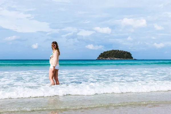 Girl at Kata Beach in Phuket Island, Thailand — Stock Photo, Image