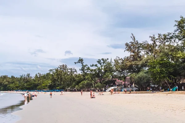 Playa de Kata en Phuket Island, Tailandia — Foto de Stock
