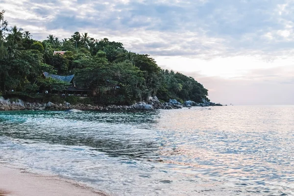 Playa de Karon en phuket island, Tailandia — Foto de Stock