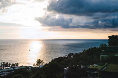 Gün batımında, Tayland Phuket Adası'nın yükseltilmiş görünümü