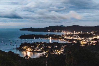 Gece, Tayland Phuket Adası'nın yükseltilmiş görünümü