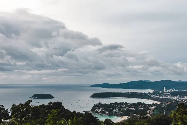 Vista Elevada da Ilha Phuket em Sunset, Tailândia — Fotografia de Stock