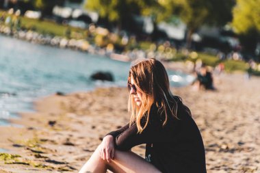 Kız İngilizce Bay Beach deki Vancouver, Bc, Kanada