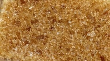 Kahverengi küp şeker beyaz karşı