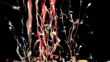 Kırmızı, mavi ve sarı boya 