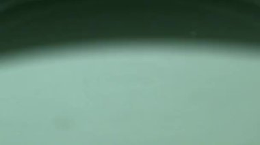 Suya düşen su damlası