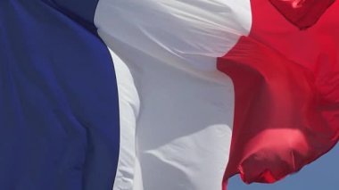 Rüzgar, Caen şehir Normandy, ağır çekim için sallayarak Fransız bayrağı