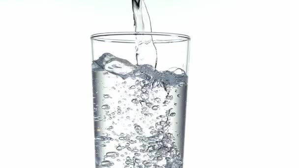 Питна вода в склянку — стокове відео