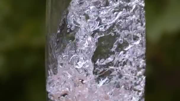 Poudering water into glass — Stock Video