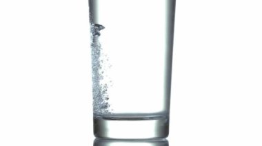 Poudering su cam içine 