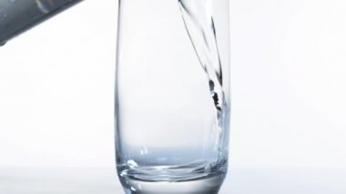 Poudering su cam içine 