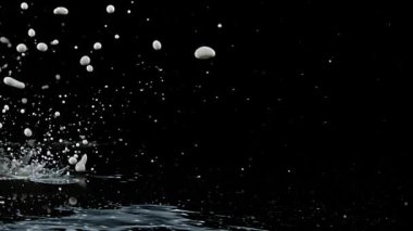 Siyah arka planda, ağır çekim spurting süt