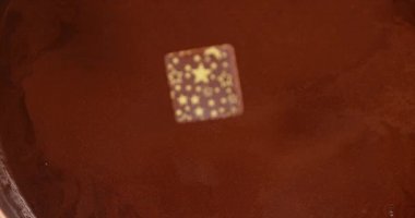 Çikolata sütlü çikolata düşen