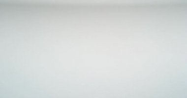 Kırmızı sıvı içine düşen mürekkep