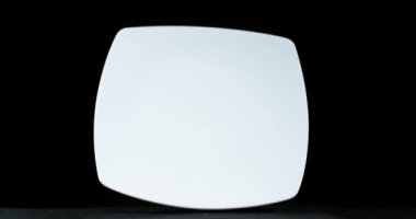 Düşen ve patlayan plaka