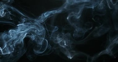 Sigara yükselen duman