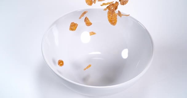 Céréales tombant dans un bol — Video