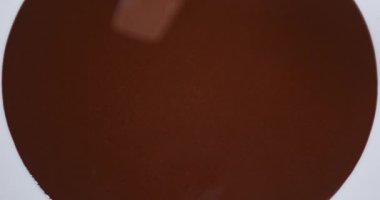 Çikolata sütlü çikolata düşen