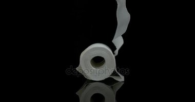 Rulo tuvalet kağıdı düşüyor