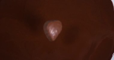 Çikolata sütlü çikolata düşen