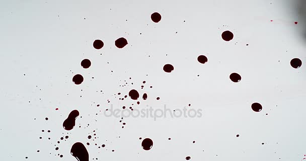 Mão enluvada que limpa o sangue — Vídeo de Stock