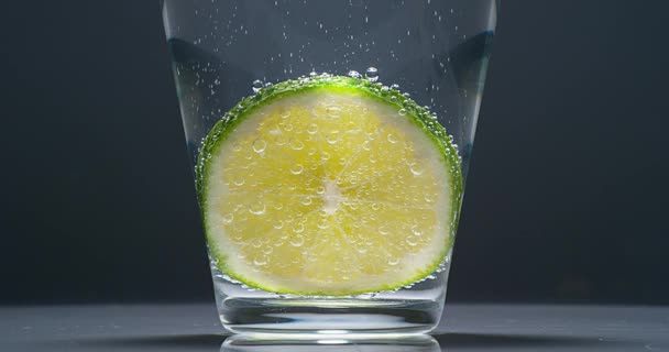 Dilim yeşil limon — Stok video