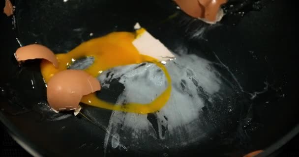 Yumurta Fırına Patlıyor Ağır Çekimde — Stok video