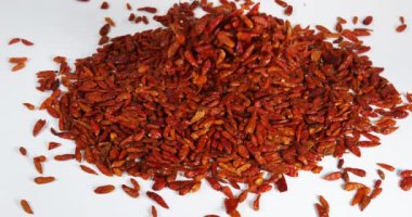 Cayenne Chili Pepper, capsicum frutescens, White Fame 'e karşı düşen baharat, Slow Motion 4k