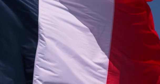 Γαλλική Σημαία Κυματίζει Στον Άνεμο Αργή Κίνηση — Αρχείο Βίντεο