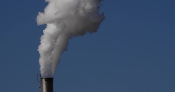 Smokestack Sockerraffinaderier Med Vattenavdunstning Nära Caen Normandie Realtid — Stockvideo