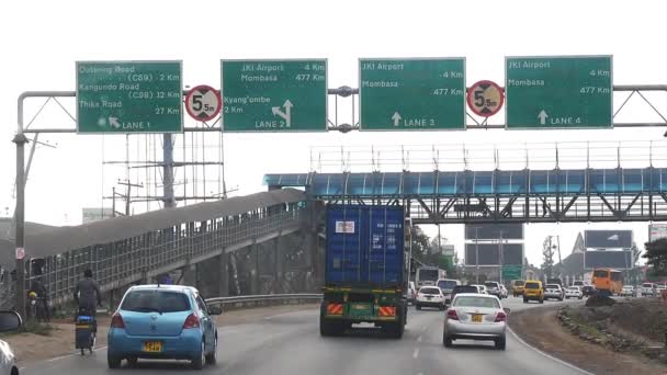 Weg Verkeer Weg Van Nairobi Naar Tsavo Park Kenia Verkeerstekens — Stockvideo