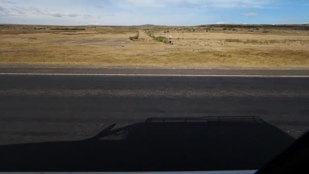 Straße Und Verkehr Auf Der Straße Von Nairobi Nach Tsavo — Stockvideo