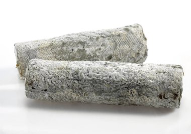 Sainte Maure de Touraine adında Fransız peyniri, Keçi sütünden yapılmış peynir.  