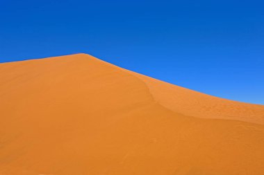 Namib Naukluft Parkı 'ndaki kum tepeleri Namib Çölü' ndeki Sossusvlei Kumulları, Namibya  