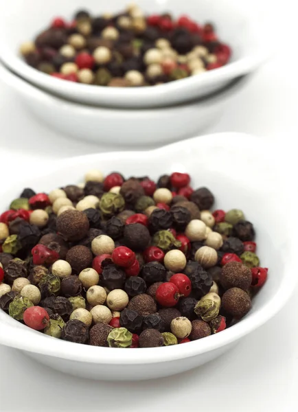 Five Peppercorns Piper Nigrum Černý Zelený Bílý Růžový Jamajský Pepř — Stock fotografie