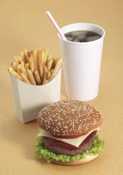 Hamburger Con Patatine Fritte Coca Cola — Foto Stock