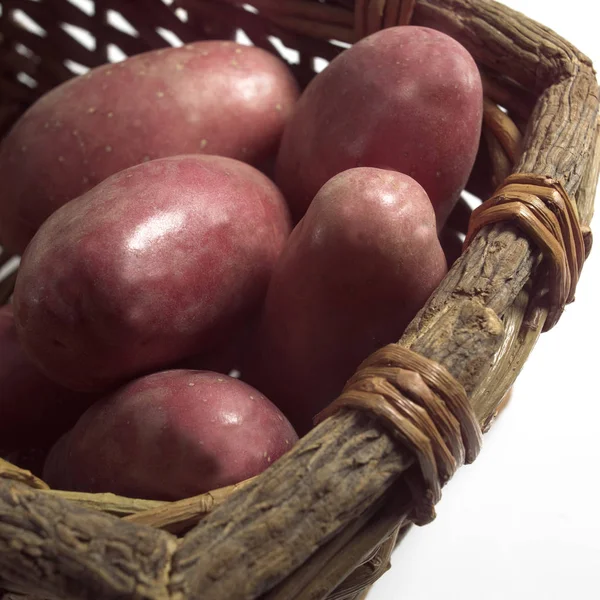 Розеватый Картофель Solanum Tuberosum Овощи Корзине — стоковое фото