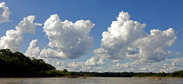 Облачное Небо Реке Мадре Диос Национальный Парк Ману Перу — стоковое фото