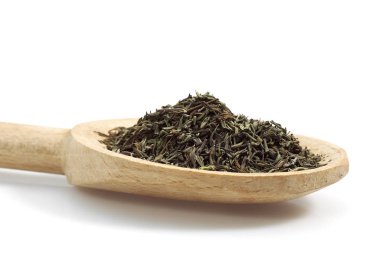 Kekik, kekik, beyaz arka plana karşı kurutulmuş otlar.  