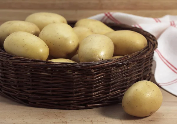 Mona Lisa Potato Solanum Tuberosum Vegetables Basket — Stock Photo, Image