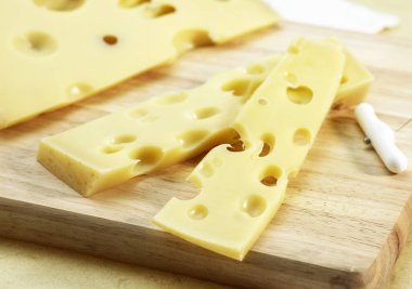 Emmental, Cheese Cow 's Milk' ten üretildi 