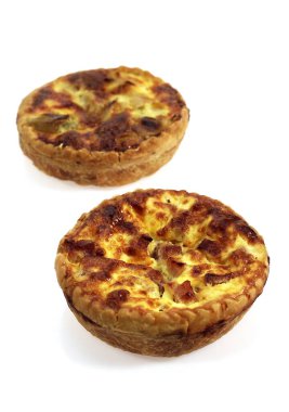 Lorraine Quiche ve Leek Quiche Beyaz Arkaplana Karşı  