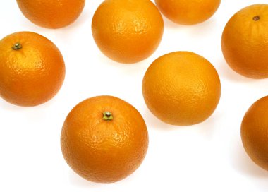 Turuncu, turunçgil sinensis, meyveler beyaz arka plana karşı. 