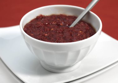 Harissa ile kase, Kuzey Afrika acı biber sosu.  