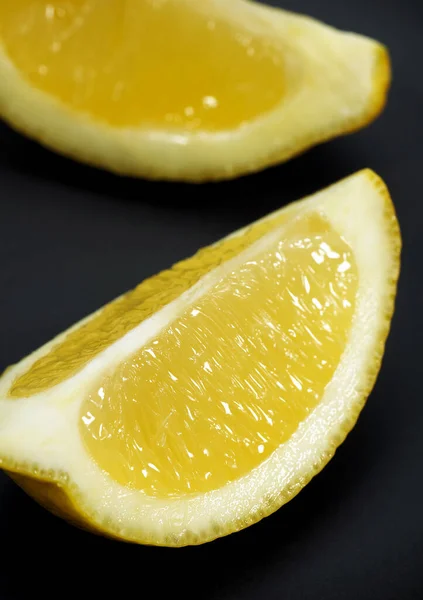 Citron Jaune Limonum Agrumes Sur Fond Noir — Photo